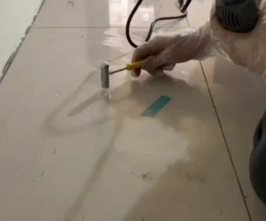青云谱瓷砖开裂维修公司专业分享瓷砖在铺贴前如果没有沥干水分，将会导致以下问题