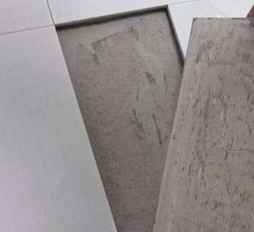 青云谱瓷砖空鼓维修公司分享瓷砖铺贴时如果打浆（即涂抹在瓷砖背面和基层上的砂浆或瓷砖胶）过少，会带来以下问题